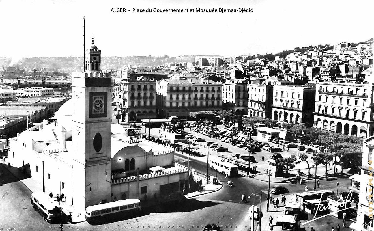 Alger - Place du Gouvernement et Mosquee Djemaa-Djedid.jpg